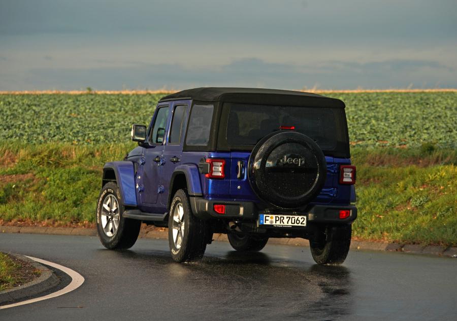 Jeep Wrangler Unlimited Overland (JL) 2018 года  (EU) (фото 8 из 12)